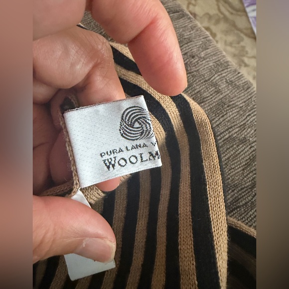 🩷Stunning Fendi Zucca Scarf.❤️Authentic and 99% new. - Picture 6 of 12